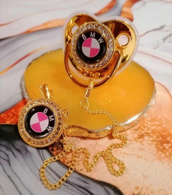 Tétine, sucette avec attache BMW Rose 