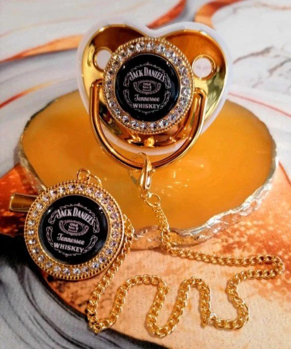 Tétine, sucette avec attache Jack Daniel's 