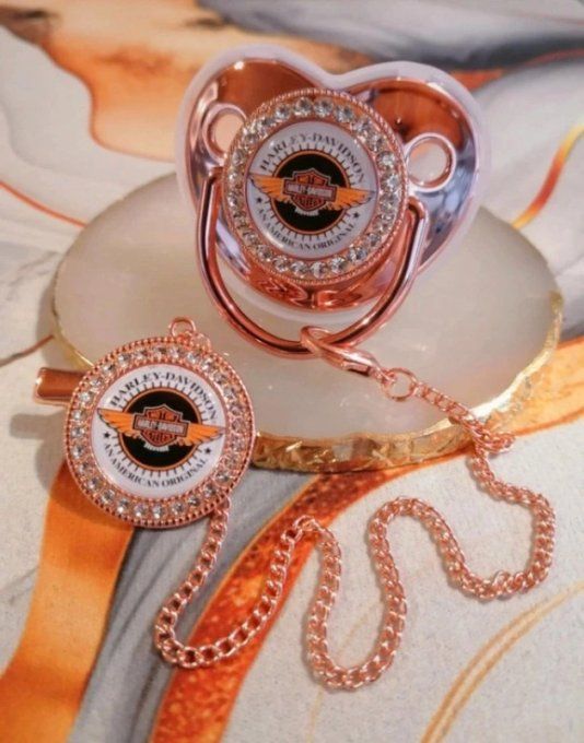 Tétine, sucette avec attache Harley Davidson