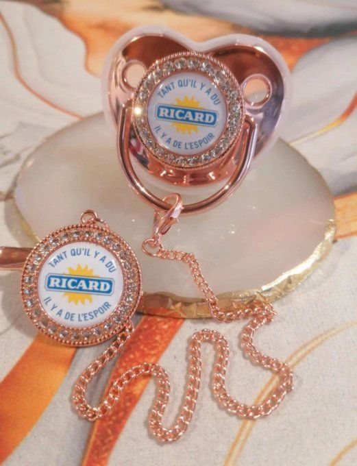Tétine, sucette avec attache TANT QU'IL Y A DU RICARD IL Y A DE L'ESPOIR 