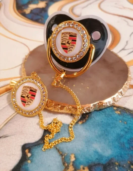 Tétine, sucette avec attache Porsche 