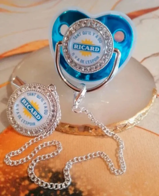 Tétine, sucette avec attache TANT QU'IL Y A DU RICARD IL Y A DE L'ESPOIR 