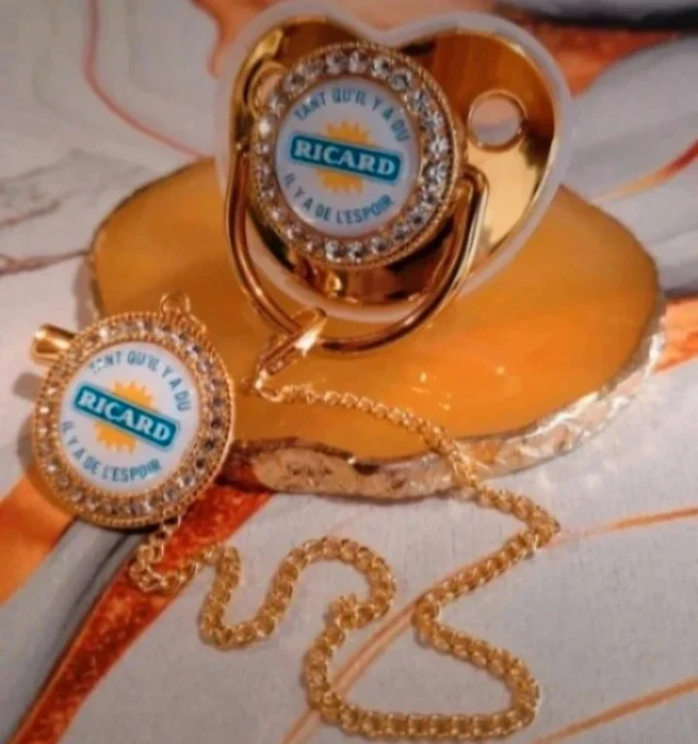 Tétine, sucette avec attache TANT QU'IL Y A DU RICARD IL Y A DE L'ESPOIR 