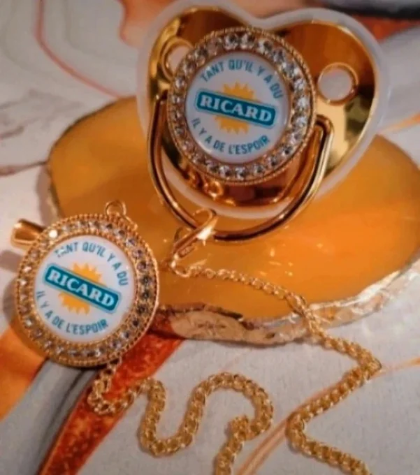 Tétine, sucette avec attache TANT QU'IL Y A DU RICARD IL Y A DE L'ESPOIR 