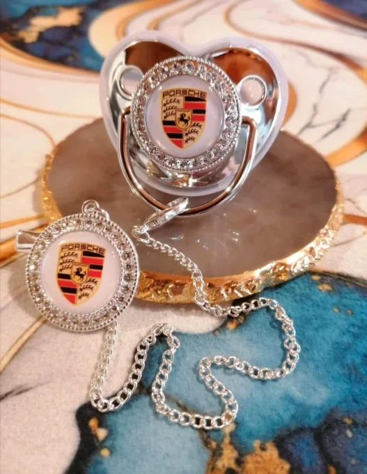 Tétine, sucette avec attache Porsche 