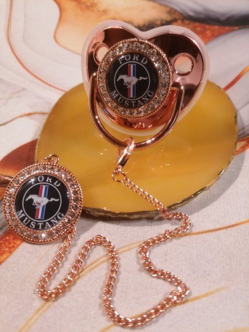 Tétine, sucette avec attache Ford Mustang 