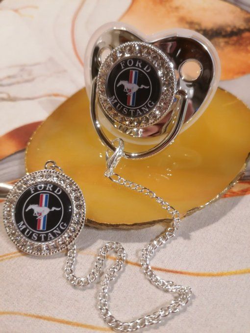 Tétine, sucette avec attache Ford Mustang 