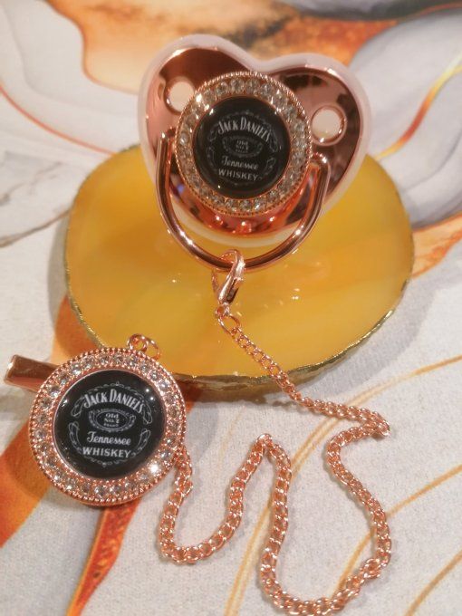 Tétine, sucette avec attache Jack Daniel's 