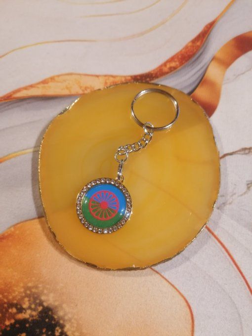 Porte clé drapeau voyageur gitan 