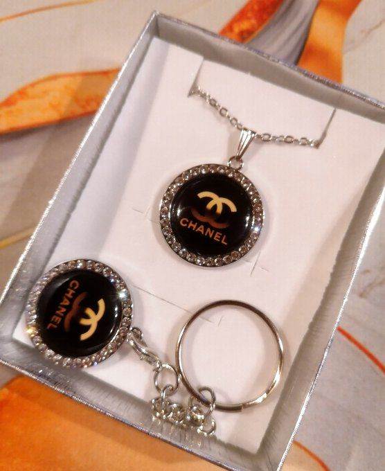 Coffret 2-en1 : Collier + Porte-clé CHANEL