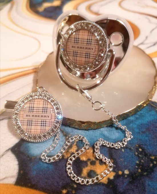 Tétine, sucette avec attache Burberry 
