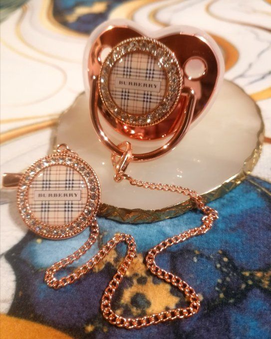 Tétine, sucette avec attache Burberry 
