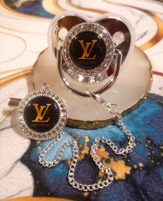 Tétine, sucette avec attache Louis Vuitton 