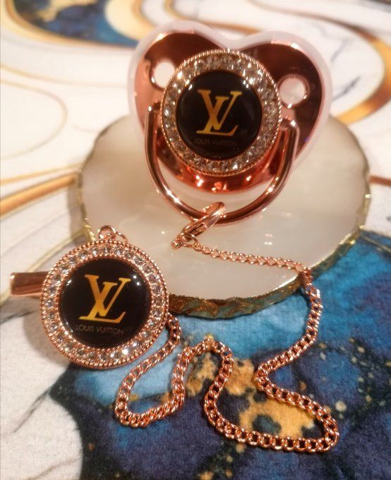 Tétine, sucette avec attache Louis Vuitton 