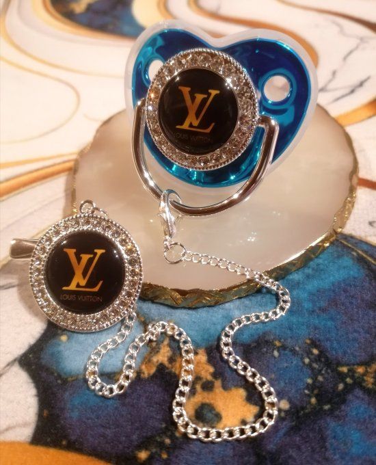 Tétine, sucette avec attache Louis Vuitton 