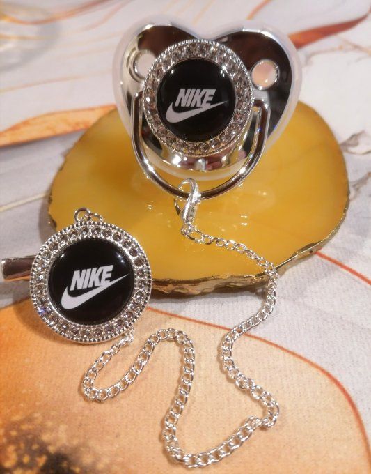 Tétine, sucette avec attache Nike 