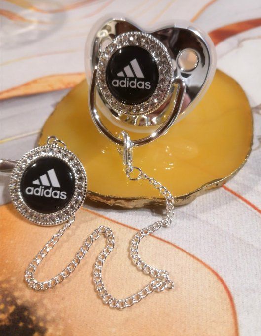 Tétine, sucette avec attache Adidas