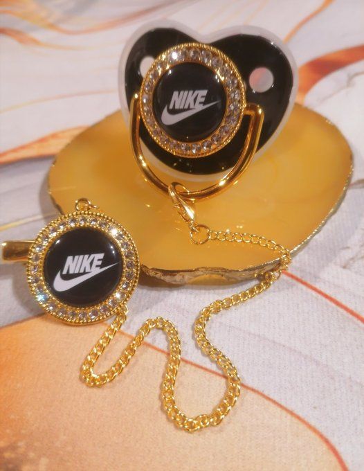 Tétine, sucette avec attache Nike 