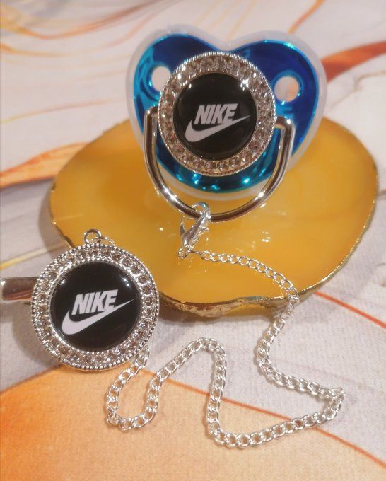 Tétine, sucette avec attache Nike 