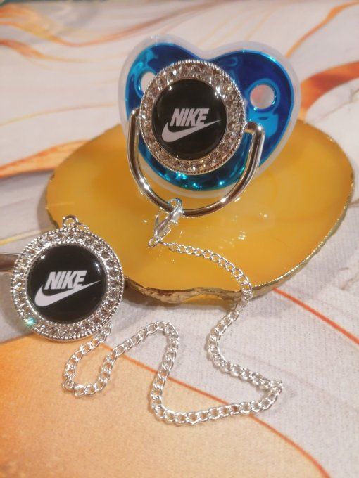 Tétine, sucette avec attache Nike 