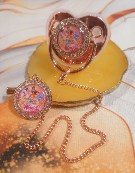 Tétine, sucette avec attache Winx Club 