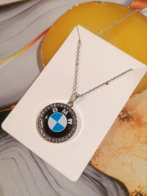Collier pendentif BMW strass