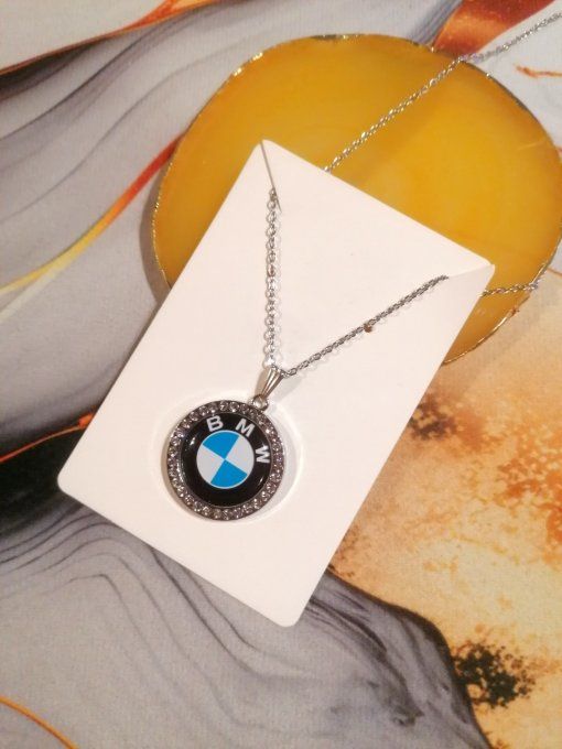 Collier pendentif BMW strass 