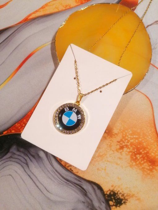 Collier pendentif BMW strass 